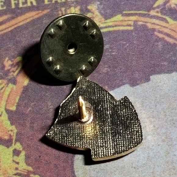 Vintage lapel pin NON SOLUM ARMIS American Ex-Prisoners of War (AXPOW) - Picture 12 of 12